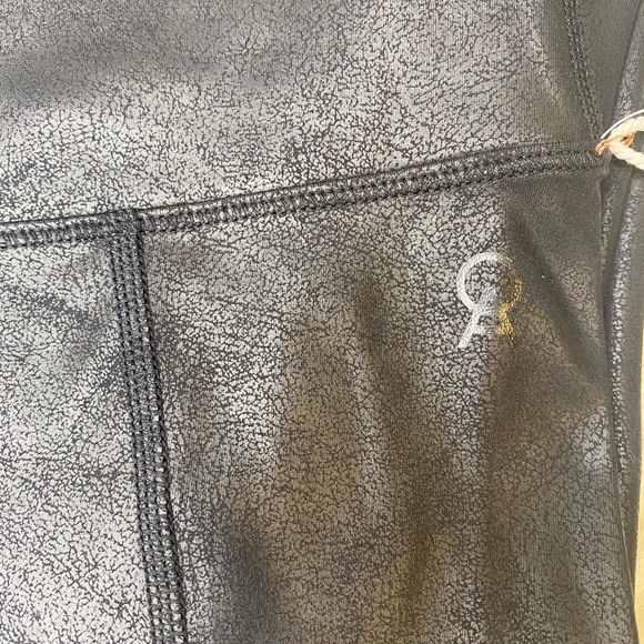 Good American Leatherette Pocket 7/8 Legging - Picture 3 of 5